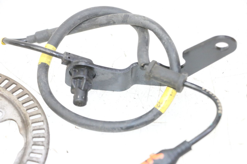 photo de CZUJNIK ABS TYLNY PIAGGIO MP3 HPE 310 (2024 - 2025) - Zbliżenie techniczne