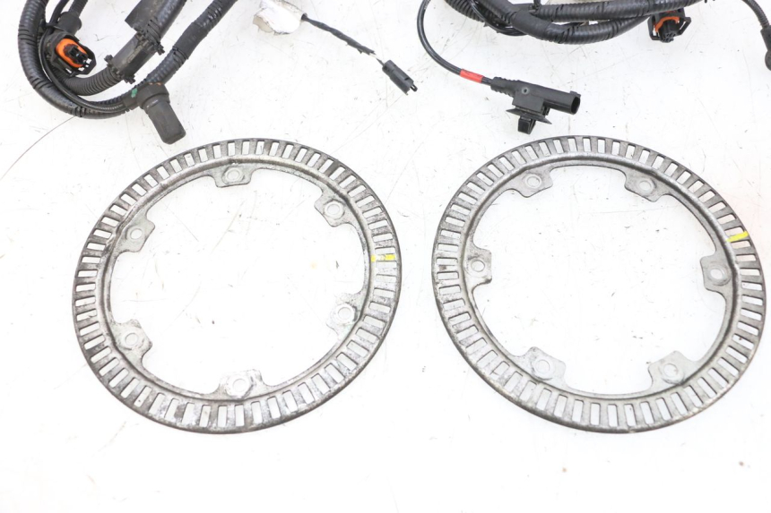 photo de CZUJNIK ABS PRZEDNI PIAGGIO MP3 HPE 300 (2019 - 2026) - Zbliżenie komponentów