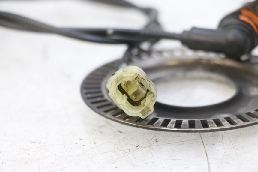 photo de CZUJNIK ABS PRZEDNI PEUGEOT SATELIS 125 (2013 - 2018) - Zoom stanu zużycia