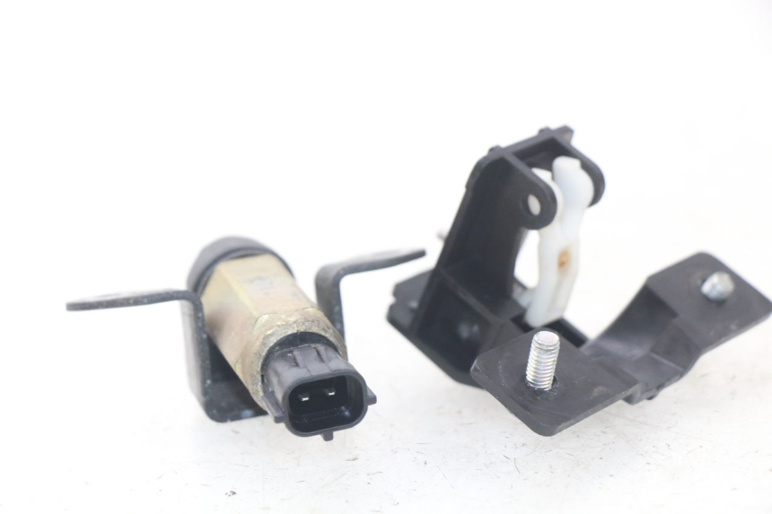 photo de CZUJNIK OTWIERANIA SIEDZENIA YAMAHA FJR ABS 1300 (2006 - 2012) - Zoom stanu zużycia