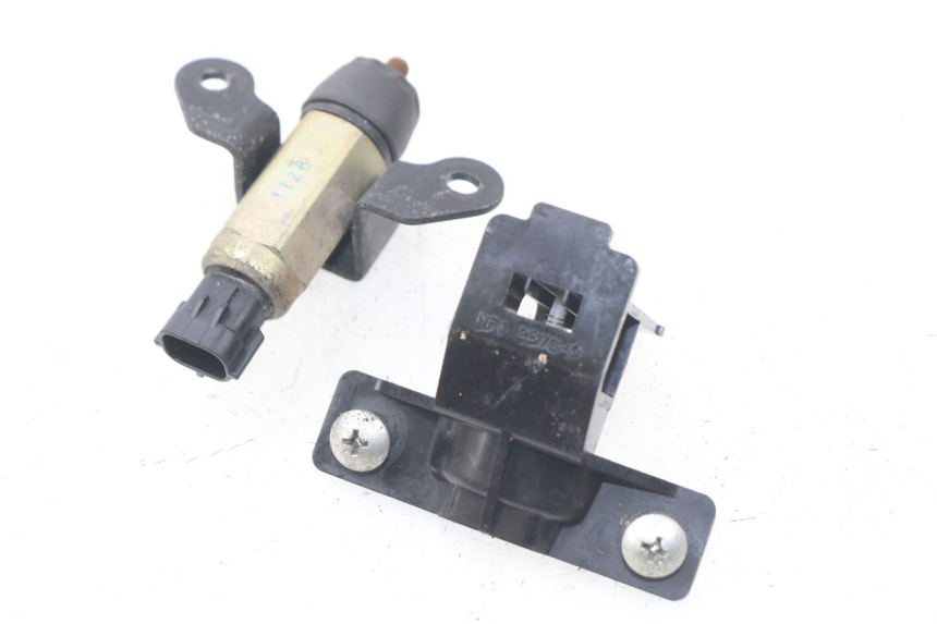 photo de CZUJNIK OTWIERANIA SIEDZENIA YAMAHA FJR ABS 1300 (2006 - 2012) - Inny kąt widzenia