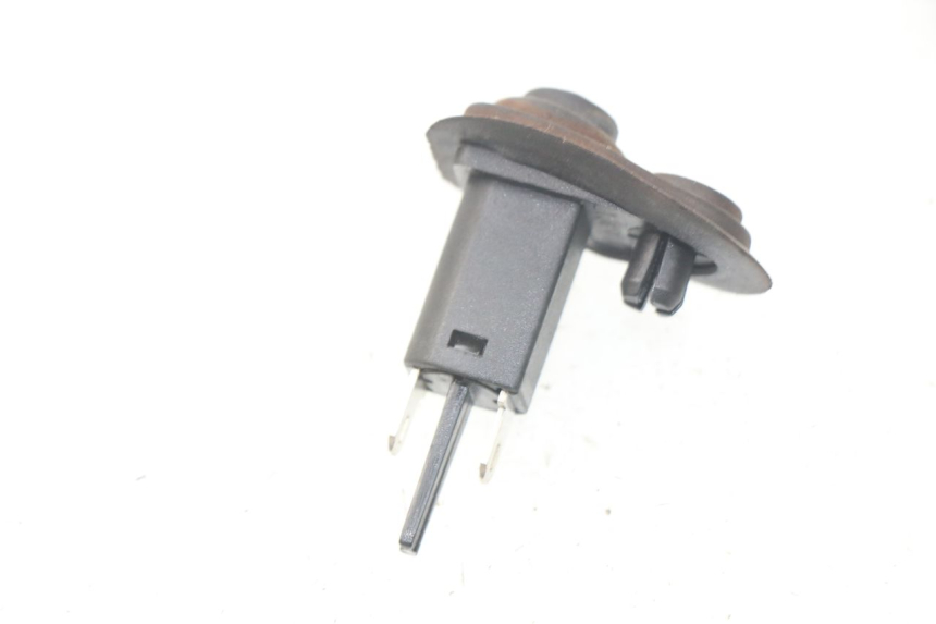 photo de CZUJNIK OTWIERANIA SIEDZENIA PIAGGIO MP3 HPE 500 (2019 - 2022) - Zoom stanu zużycia