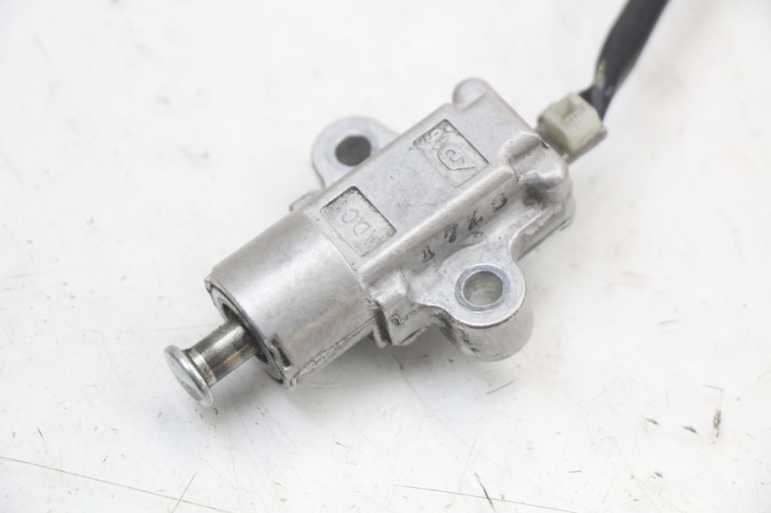 photo de CZUJNIK OTWIERANIA SIEDZENIA SUZUKI BURGMAN 125 (2018 - 2021) - Zoom stanu zużycia