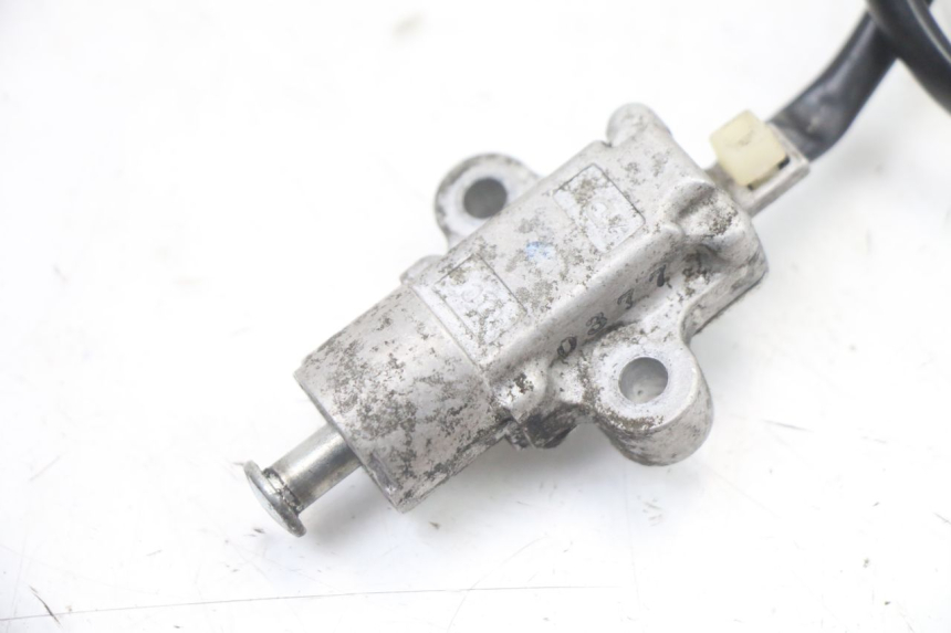 photo de CZUJNIK OTWIERANIA SIEDZENIA SUZUKI BURGMAN 125 (2018 - 2021) - Zoom stanu zużycia