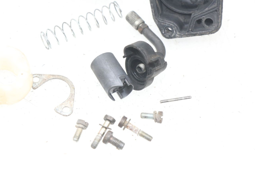 photo de GAŹNIK YAMAHA AEROX NAKED 2T 50 (2013 - 2017) - Szczegóły charakterystyczne