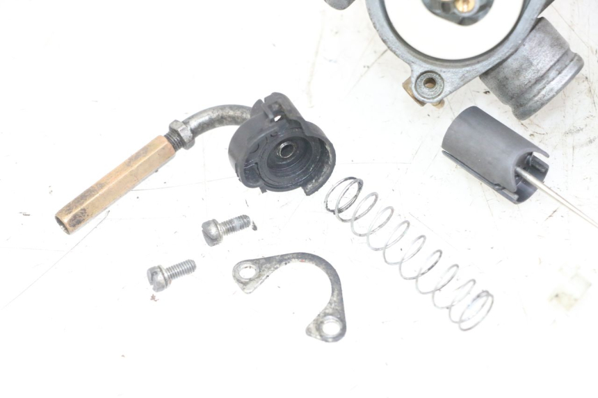 photo de GAŹNIK MBK BOOSTER SPIRIT NAKED 50 (2004 - 2017) - Szczegóły charakterystyczne