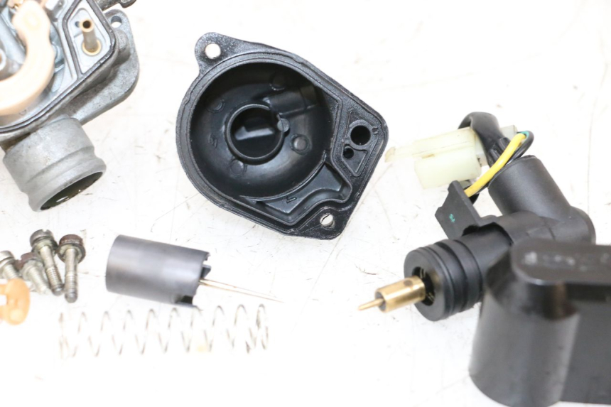 photo de GAŹNIK PEUGEOT KISBEE 2T 50 (2010 - 2017) - Szczegóły charakterystyczne