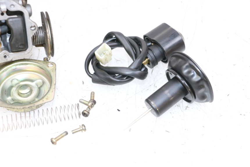 photo de GAŹNIK PEUGEOT KISBEE 4T 50 (2010 - 2017) - Szczegóły charakterystyczne