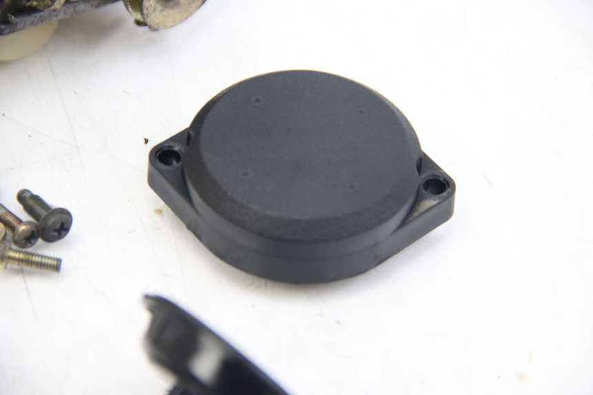 photo de GAŹNIK APRILIA SCARABEO 4T 50 (2009 - 2017) - Punkty mocowania