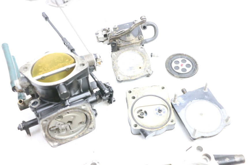 photo de GAŹNIK YAMAHA WAVE RUNNER GP R 1200 (2000 - 2003) - Alternatywny kąt