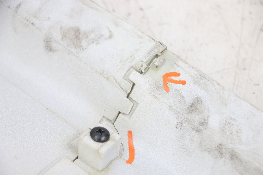 photo de OSŁONA TYLNA KYMCO AGILITY 4T 50 (2018 - 2022) - Zoom stanu zużycia