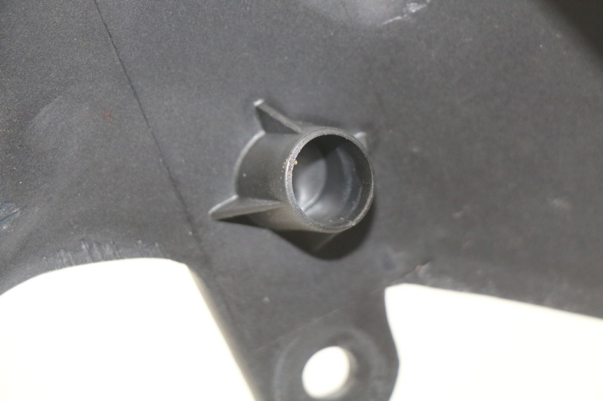 photo de OSŁONA TYLNA MV AGUSTA BRUTALE R WALLY 910 (2008 - 2008) - Zoom stanu zużycia