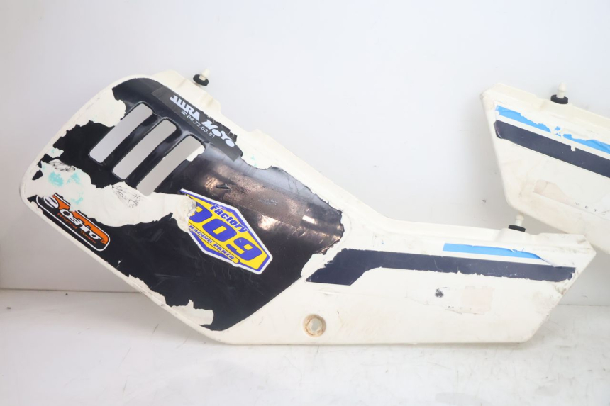 photo de OSŁONA TYLNA SUZUKI DR S 600 (1985 - 1989) - Szczegół części