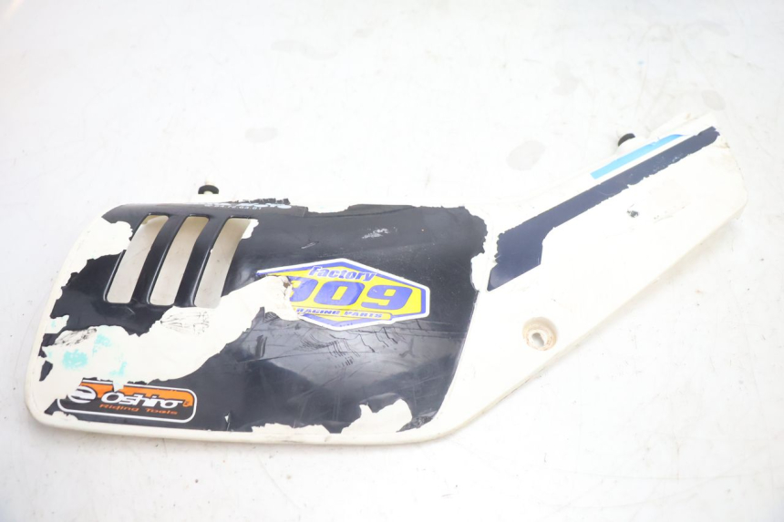 photo de OSŁONA TYLNA SUZUKI DR S 600 (1985 - 1989) - Zbliżenie techniczne