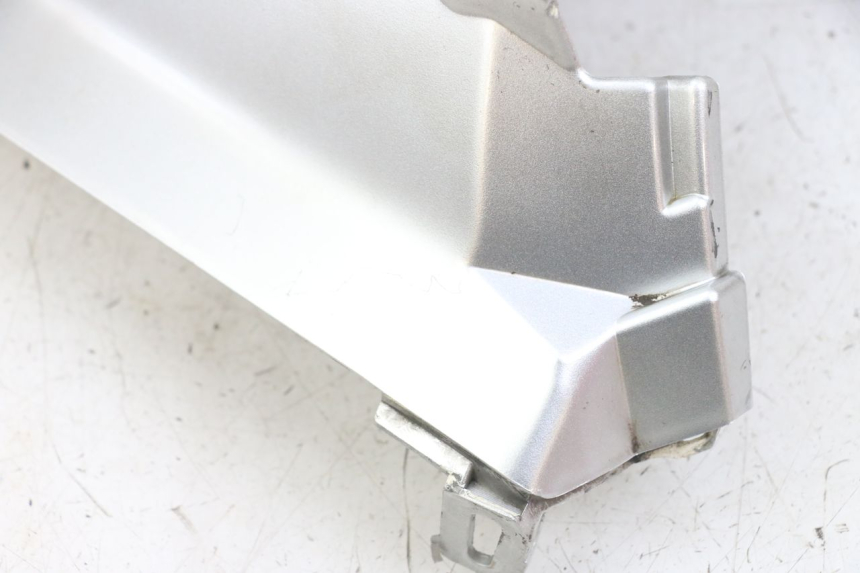 photo de OSŁONA TYLNA HONDA FJS SILVERWING SILVER WING 600 (2001 - 2010) - Zoom stanu zużycia