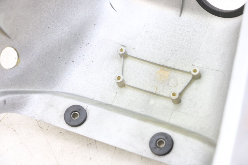 photo de OSŁONA TYLNA HYOSUNG GF 125 (2001 - 2005) - Szczegół części