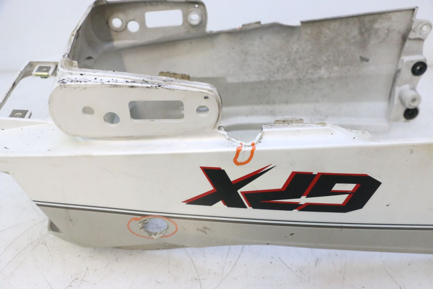 photo de OSŁONA TYLNA KAWASAKI GPX F ZX750F 750 (1986 - 1990) - Szczegół części