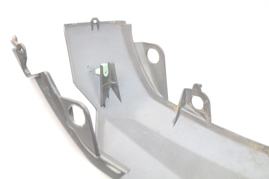 photo de OSŁONA TYLNA PEUGEOT KISBEE 2T 50 (2010 - 2017) - Zbliżenie komponentów