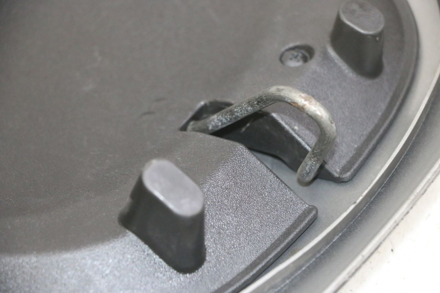 photo de OSŁONA TYLNA PIAGGIO MP3 LT 400 (2007 - 2012) - Zoom stanu zużycia