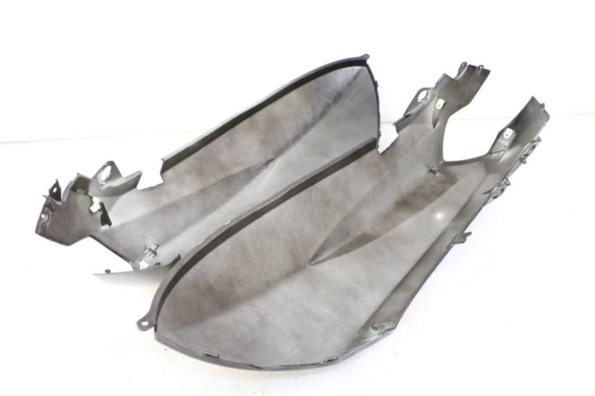 photo de OSŁONA TYLNA PEUGEOT KISBEE 4T 50 (2018 - 2022) - Szczegóły charakterystyczne