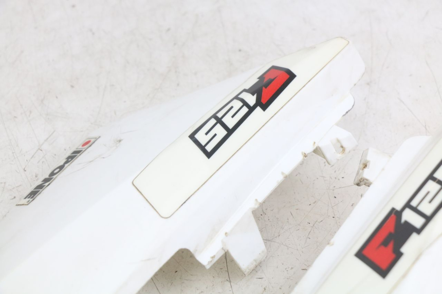 photo de OSŁONA TYLNA YCF R-START 125 - Szczegóły charakterystyczne