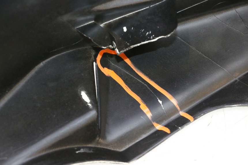 photo de OSŁONA TYLNA PEUGEOT SPEEDFIGHT 2 AC 50 (2000 - 2009) - Oznaczenia i referencje
