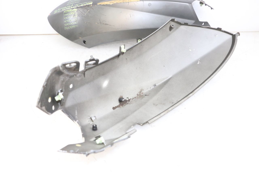 photo de OSŁONA TYLNA PEUGEOT STREETZONE I 2T 50 (2018 - 2020) - Zbliżenie komponentów