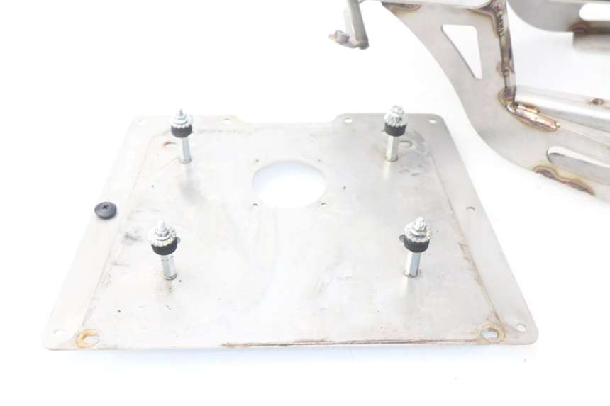 photo de OSŁONA TYLNA YAMAHA TDM ABS 900 (2002 - 2014) - Zbliżenie komponentów