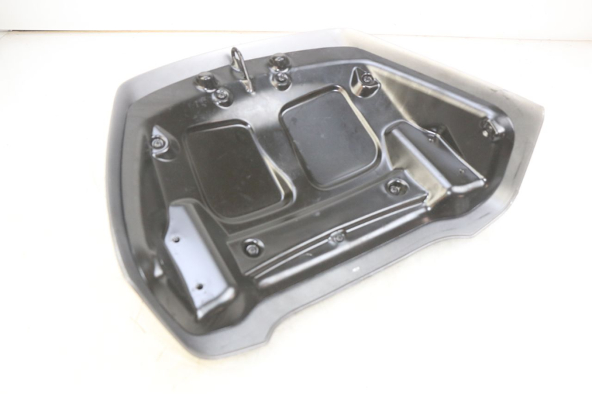 photo de OSŁONA TYLNA PIAGGIO XEVO - X EVO 125 (2007 - 2017) - Szczegół części