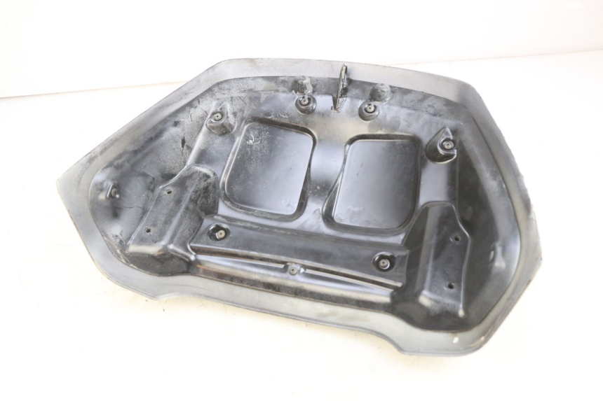 photo de OSŁONA TYLNA PIAGGIO XEVO - X EVO 125 (2007 - 2017) - Zoom stanu zużycia