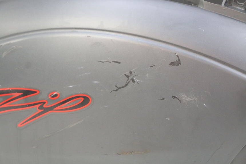 photo de OSŁONA TYLNA PIAGGIO ZIP 4T 50 (2018 - 2020) - Zoom stanu zużycia