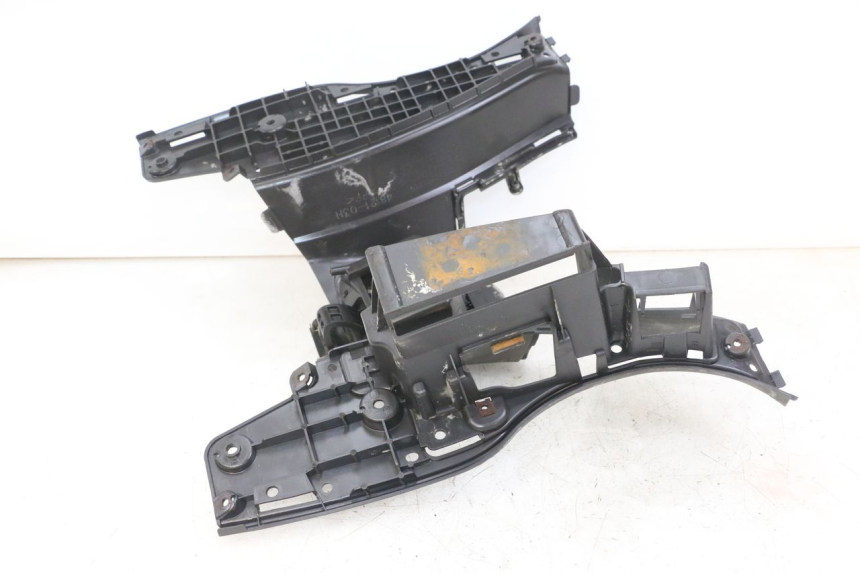 photo de OBUDOWA ZBIORNIKA SUZUKI BURGMAN 125 (2007 - 2014) - Zoom stanu zużycia