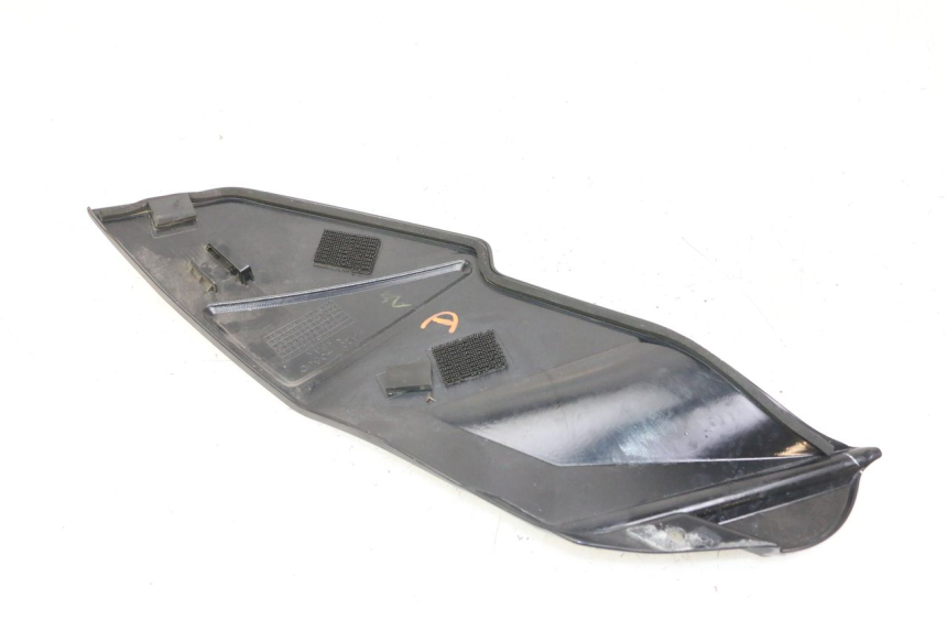 photo de OSŁONA ZBIORNIKA PRAWY SUZUKI GSR 750 (2011 - 2017) - Zoom stanu zużycia