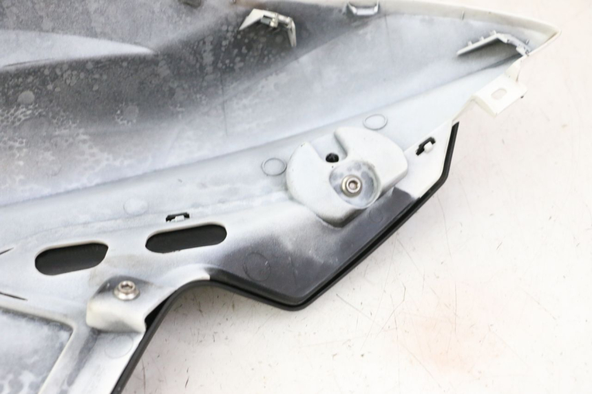 photo de OSŁONA ZBIORNIKA LEWA BMW G310 R 310 (2016 - 2020) - Zbliżenie techniczne