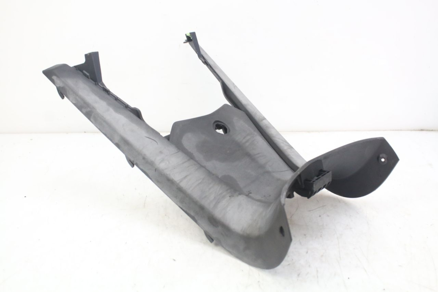 photo de OBUDOWA ZBIORNIKA PEUGEOT GEOPOLIS RS 125 (2007 - 2009) - Zbliżenie techniczne