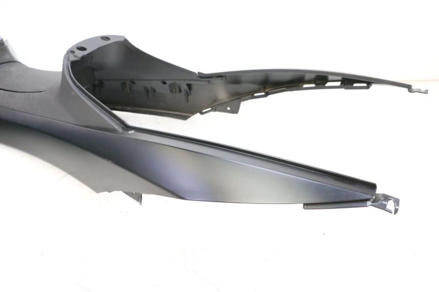 photo de OSŁONA ZBIORNIKA PIAGGIO MP3 HPE 350 (2018 - 2020) - Widok z bliska