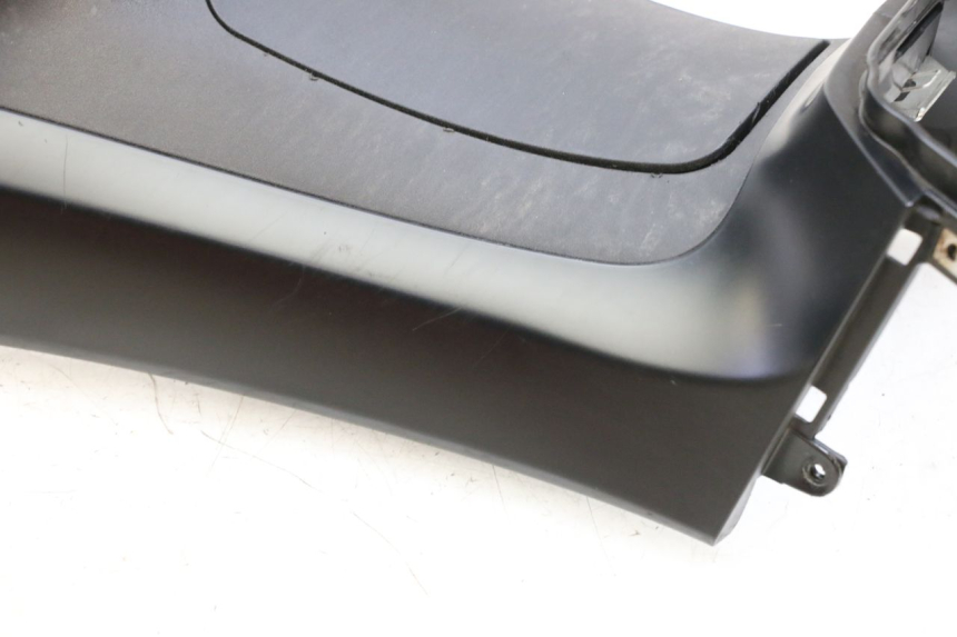 photo de OSŁONA ZBIORNIKA PIAGGIO MP3 HPE 350 (2018 - 2020) - Alternatywny kąt