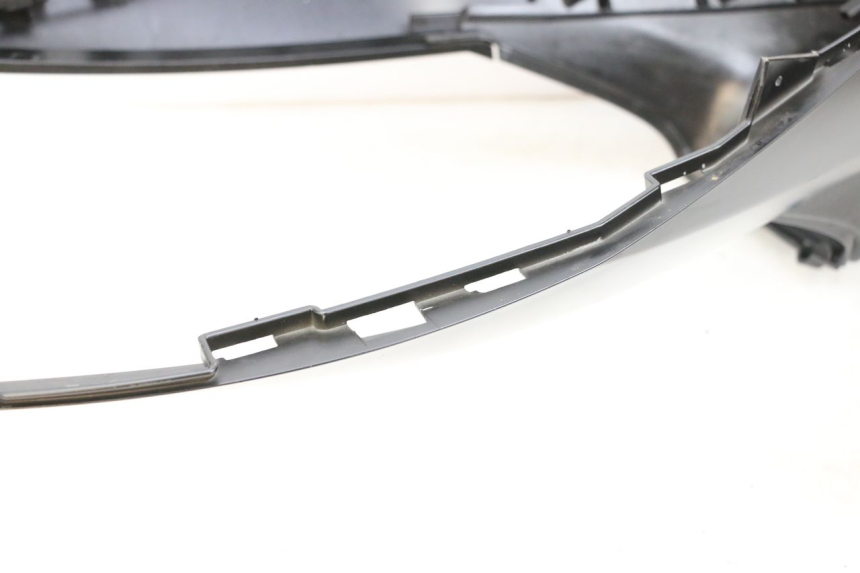 photo de OSŁONA ZBIORNIKA PIAGGIO MP3 HPE 350 (2018 - 2020) - Zbliżenie techniczne