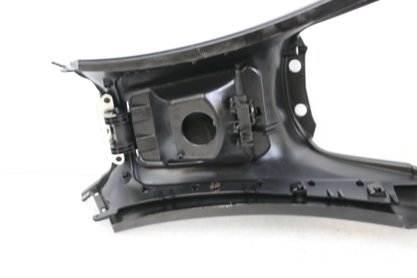 photo de OSŁONA ZBIORNIKA PIAGGIO MP3 HPE 350 (2018 - 2020) - Oznaczenia i referencje