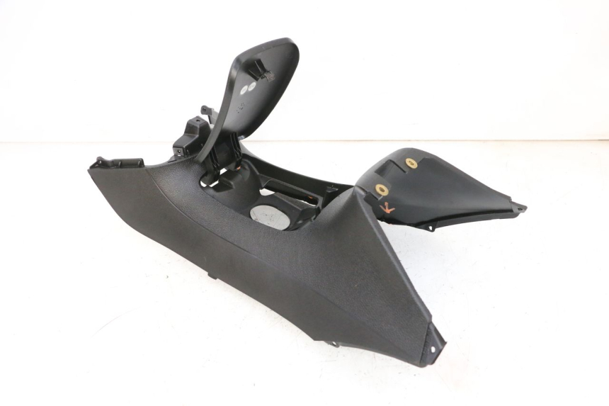 photo de OSŁONA ZBIORNIKA PIAGGIO MP3 HPE 300 (2019 - 2026) - Inny kąt widzenia