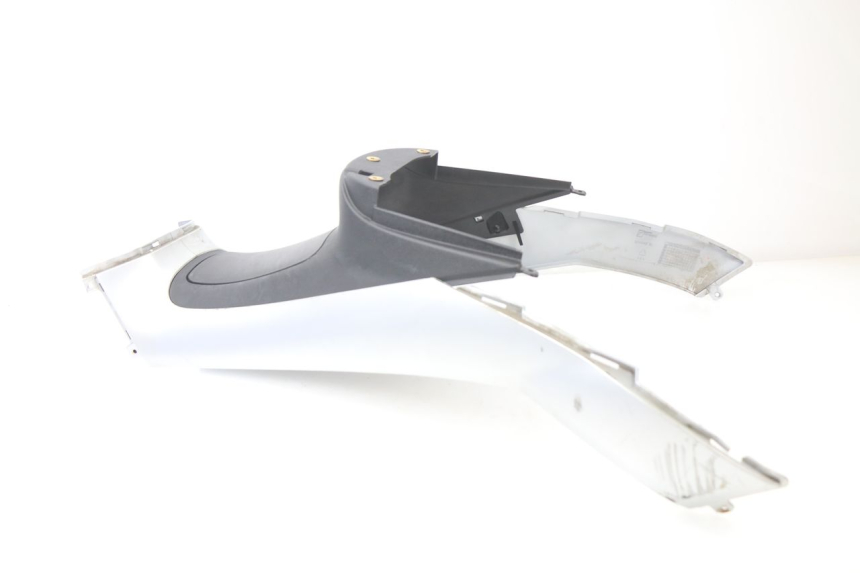 photo de OSŁONA ZBIORNIKA PIAGGIO MP3 LT 300 (2010 - 2016) - Szczegóły charakterystyczne