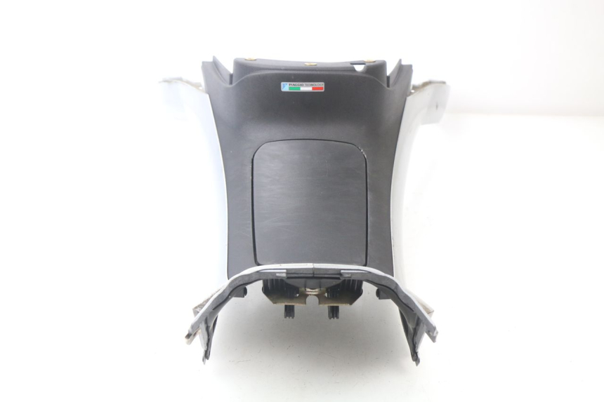 photo de OSŁONA ZBIORNIKA PIAGGIO MP3 LT 300 (2010 - 2016) - Zbliżenie komponentów