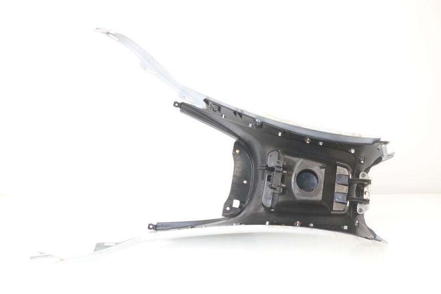 photo de OSŁONA ZBIORNIKA PIAGGIO MP3 LT 300 (2010 - 2016) - Zoom stanu zużycia