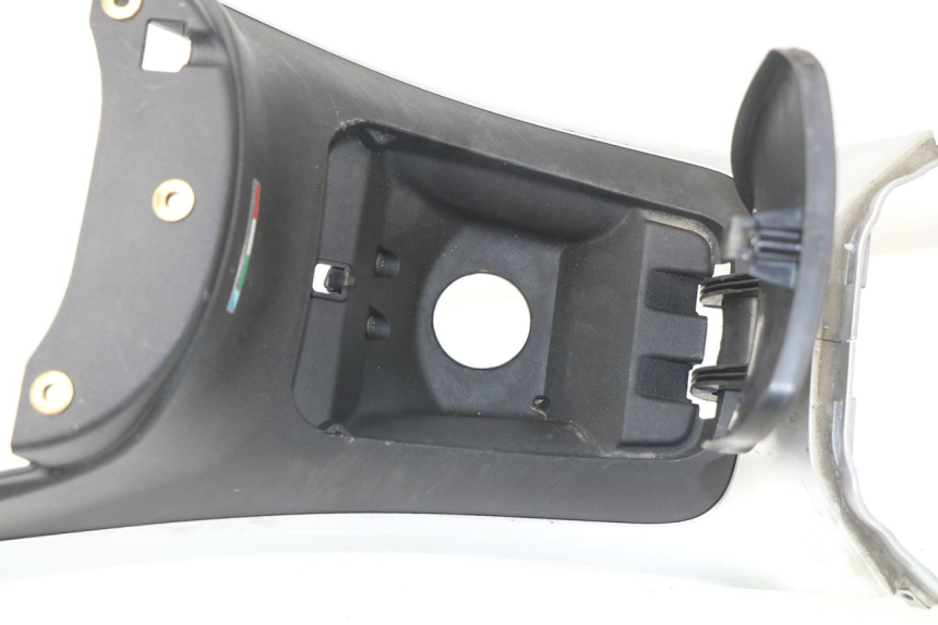 photo de OSŁONA ZBIORNIKA PIAGGIO MP3 LT 300 (2010 - 2016) - Inny kąt widzenia