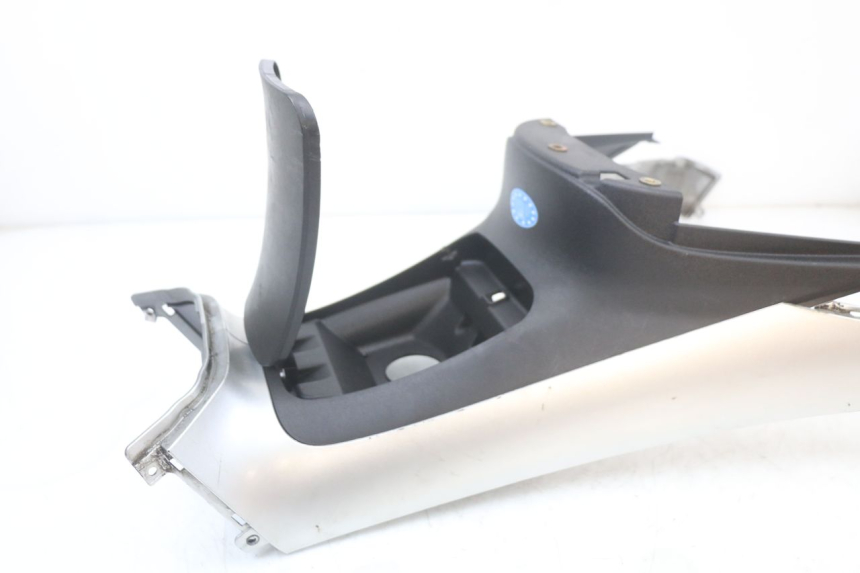 photo de OSŁONA ZBIORNIKA PIAGGIO MP3 LT 400 (2007 - 2012) - Zbliżenie techniczne