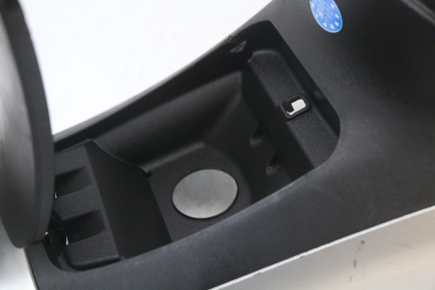 photo de OSŁONA ZBIORNIKA PIAGGIO MP3 LT 400 (2007 - 2012) - Widok ogólny