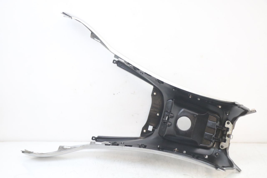 photo de OSŁONA ZBIORNIKA PIAGGIO MP3 LT 400 (2007 - 2012) - Punkty mocowania