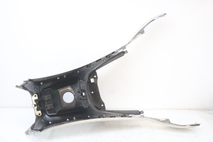 photo de OSŁONA ZBIORNIKA PIAGGIO MP3 LT 400 (2007 - 2012) - Stan powierzchni