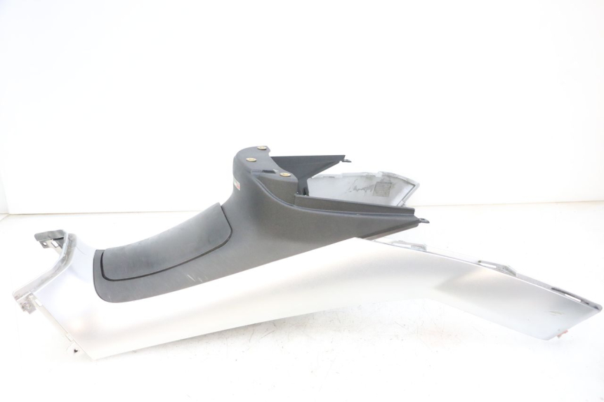 photo de OBUDOWA ZBIORNIKA PIAGGIO MP3 LT 300 (2010 - 2016) - Zbliżenie komponentów