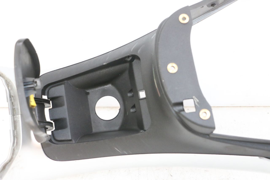 photo de OBUDOWA ZBIORNIKA PIAGGIO MP3 LT 300 (2010 - 2016) - Zoom stanu zużycia